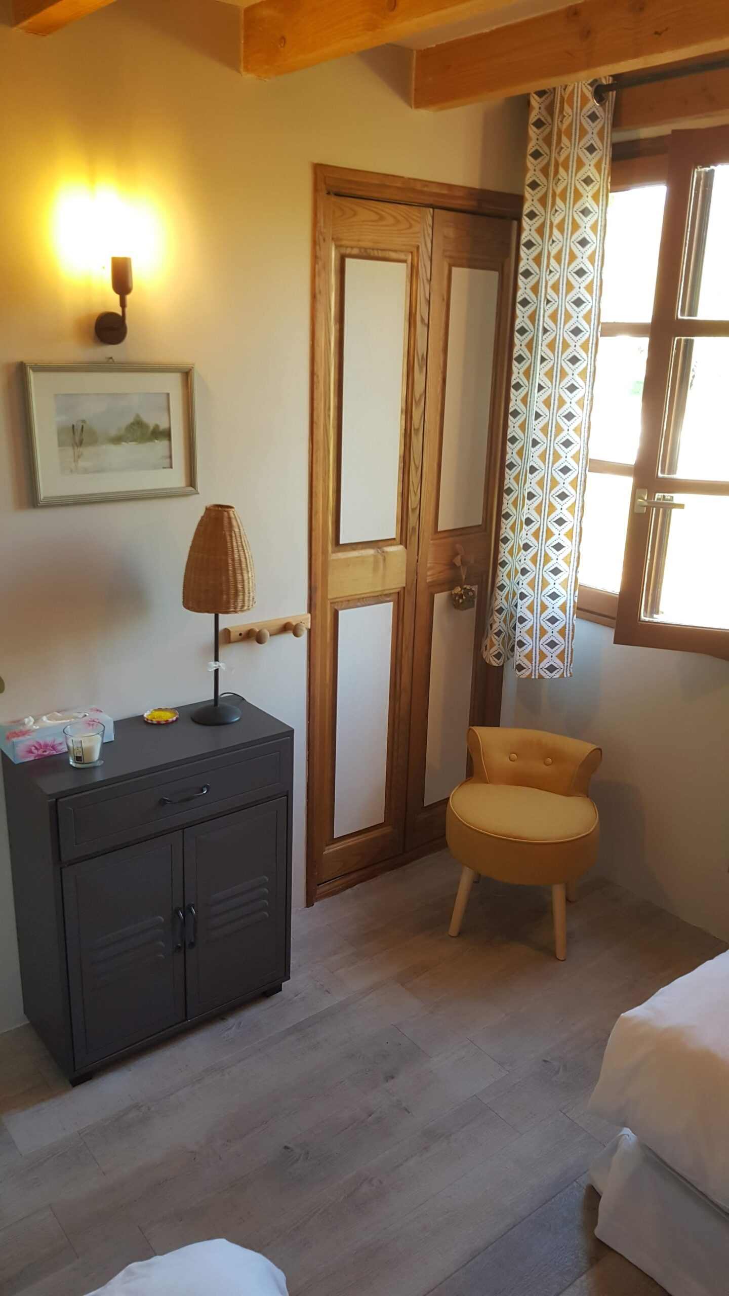 Chambre avec rangements